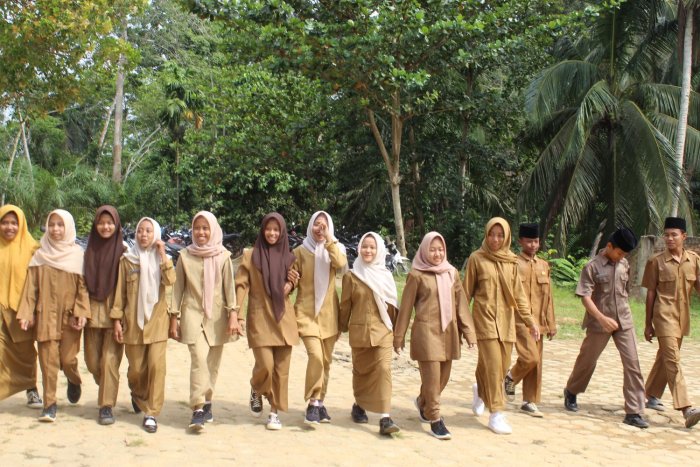 MTsN 8 Batang Hari Gelar Lomba Fashion Show Bertema Nasionalisme