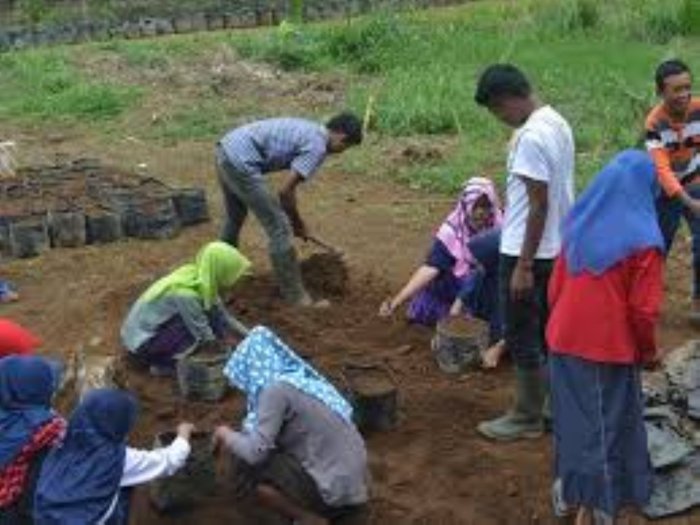 MTsN 8 Batang Hari Gelar Gotong Royong Besar Sambut Kunjungan Panitia Asri Kemenag