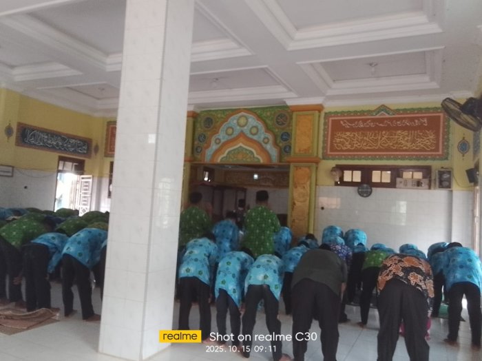 MTsN 8 Batang Hari Rutin Adakan Sholat dan Dzikir Bersama