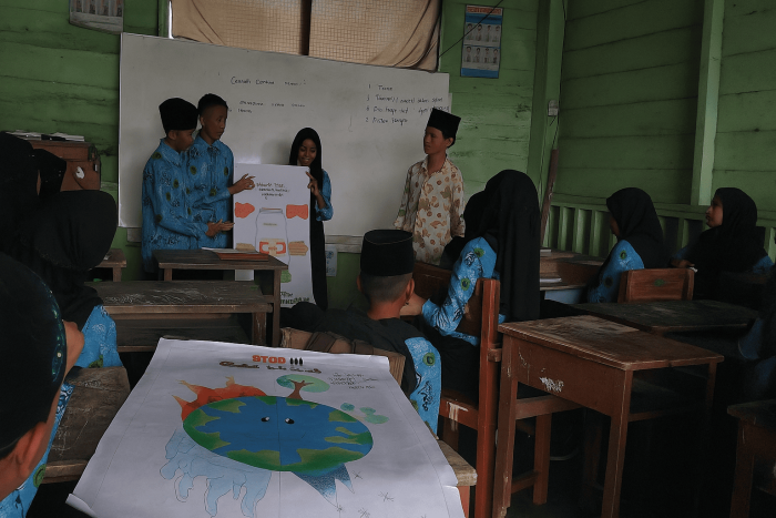 Siswa MTsN 8 Batang Hari Pelajari Karya Ilmiah Populer