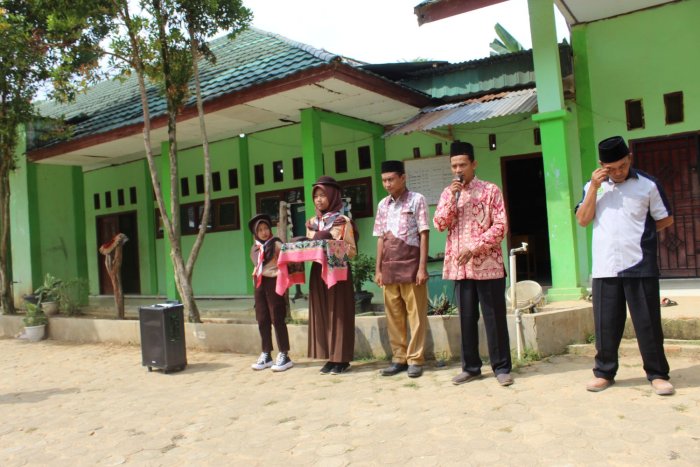 MTsN 8 Batang Hari Lepas Kontingen Jambore Cabang, Kepala Madrasah Beri Pesan Semangat
