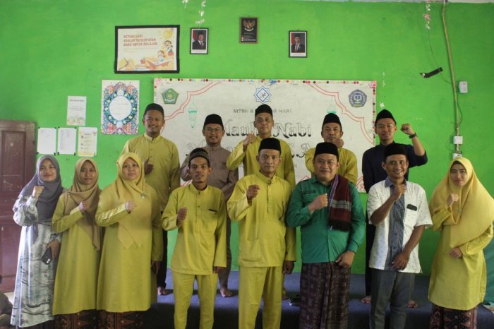 MTsN 8 Batang Hari Peringati Maulid Nabi dengan Khataman Al-Quran