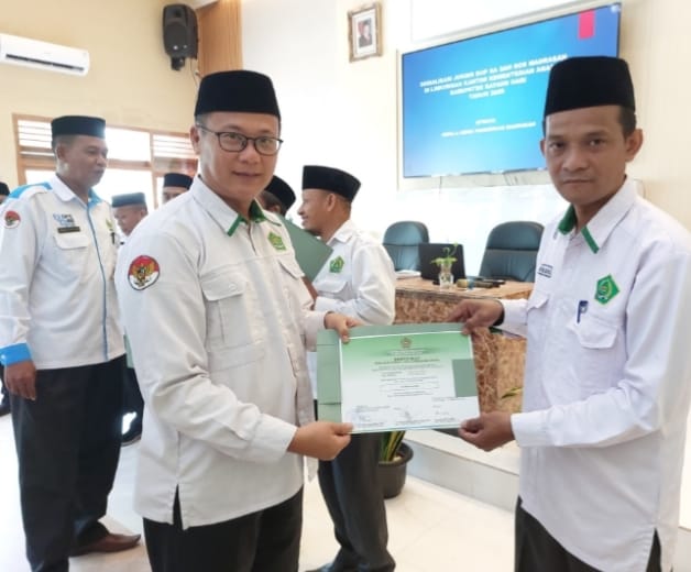 Penekanan pada kesiapan madrasah dalam mengoptimalkan kurikulum nasional berbasis karakter dan integrasi teknologi. Penekanan pada kesiapan madrasah dalam mengoptimalkan kurikulum nasional berbasis karakter dan integrasi teknologi.