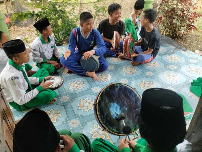 Hadroh Menjadi Sarana Ekspresi Seni dan Religi Siswa MTsN 8 Batanghari
