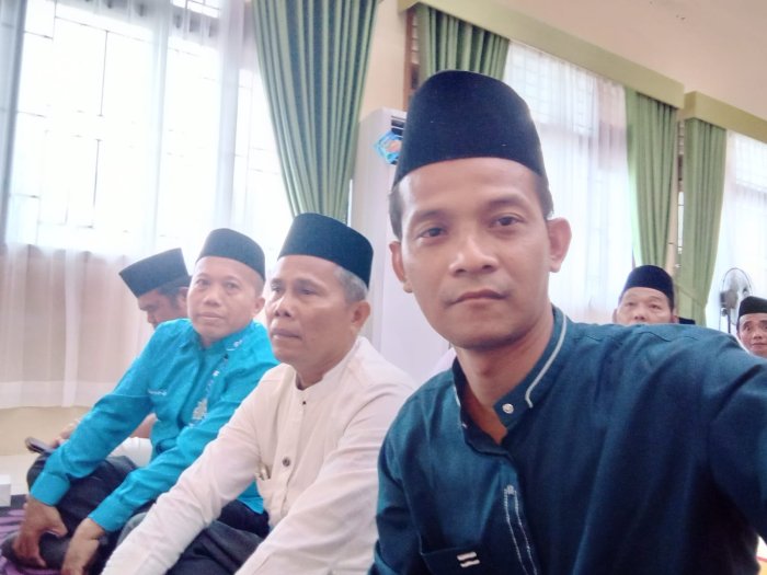 Kepala MTsN 8 Batang Hari menyampaikan komitmennya Kepala MTsN 8 Batang Hari menyampaikan komitmennya