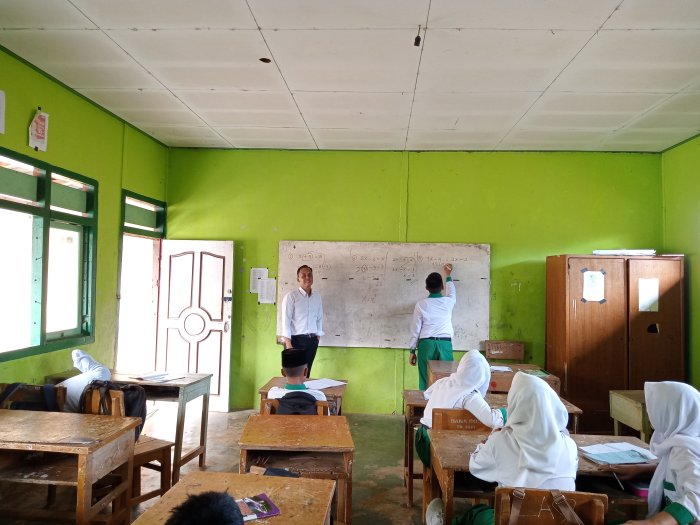 Pembelajaran Menarik Konsep Rasio di Kelas 7.2 MTsN 8 Batang Hari Bersama Samsu Hajat, S.Pd.