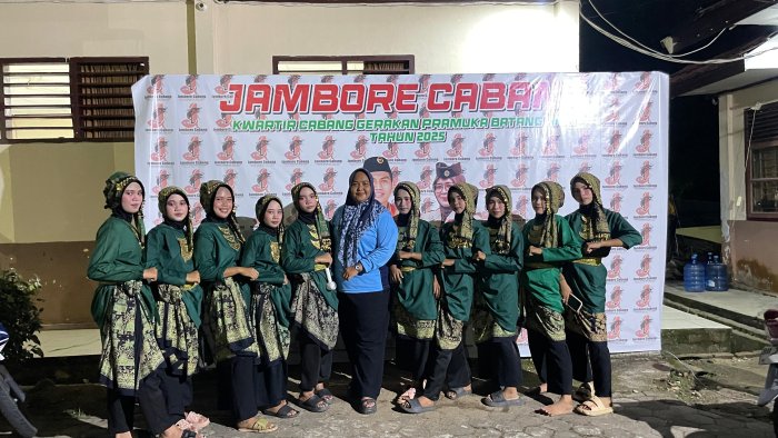 Siswi MTsN 8 Batang Hari Berpartisipasi Aktif dalam Lomba Menari di Jambore Cabang Batang Hari 2025