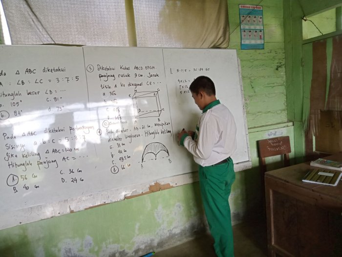 MTsN 8 Batang Hari Gelar Pembinaan Olimpiade Matematika Khusus